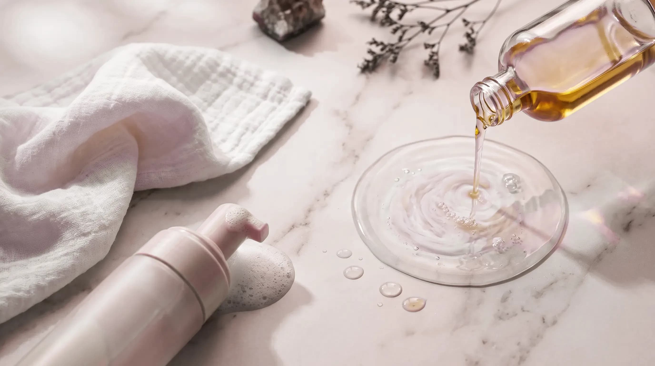 پاک‌سازی دو مرحله‌ای؛ چه زمانی لازم است و چطور درست انجامش دهیم